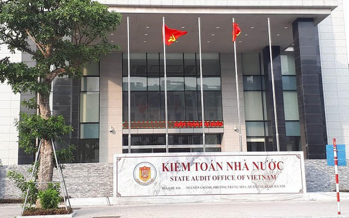 Biển tên và lối vào Trụ sở Kiểm toán Nhà nước tại 116 Nguyễn Chánh