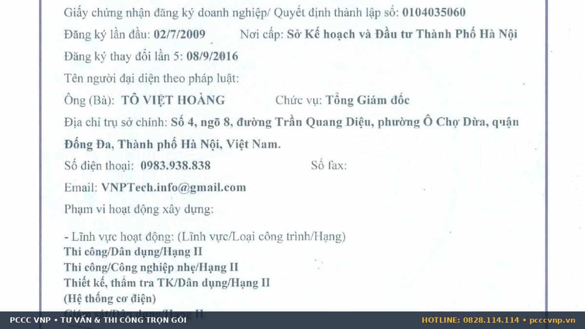 Thi công lắp đặt hệ thống PCCC: quy trình và hồ sơ bàn giao Lắp đặt tủ chữa cháy vách tường kèm cuộn vòi và lăng phun tại hành lang công trình