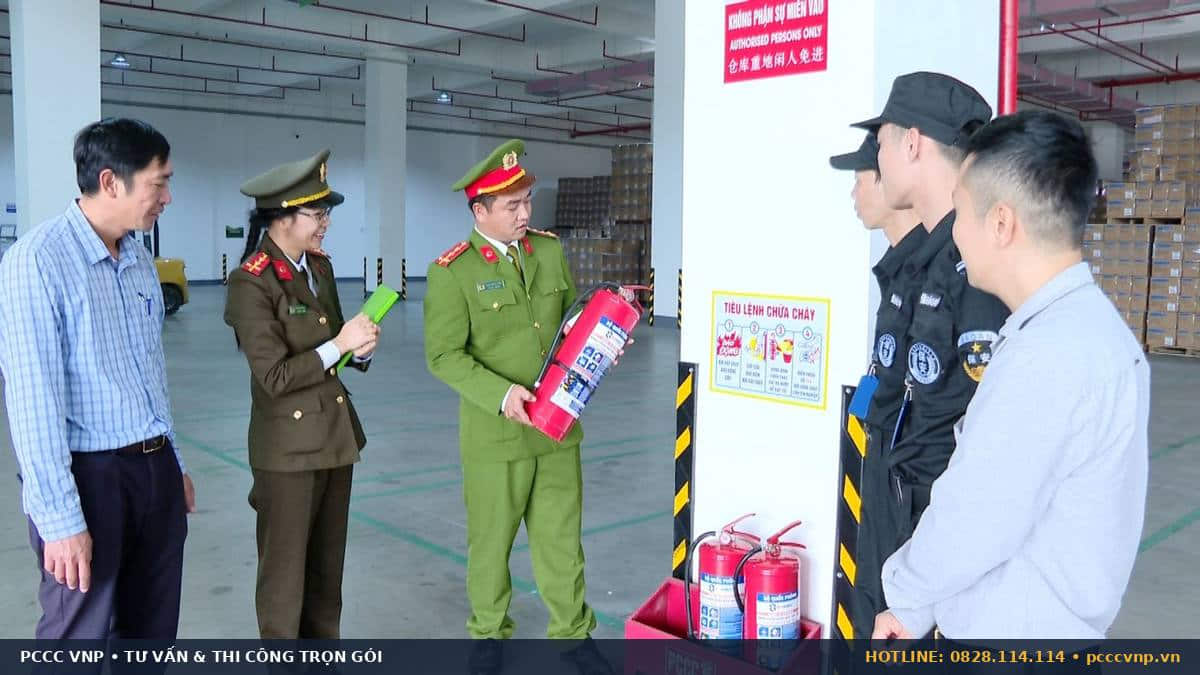 Bình chữa cháy khí CO2 chuyên dụng dập cháy phòng máy chủ và tủ điện