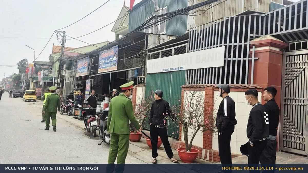 Hộp tủ chữa cháy vách tường tiêu chuẩn kèm cuộn vòi và lăng phun