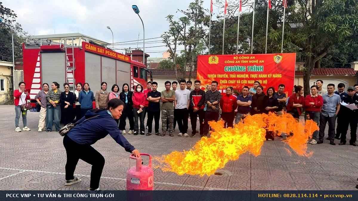 Đấu nối dây tín hiệu truyền tin báo cháy từ tủ trung tâm điều khiển
