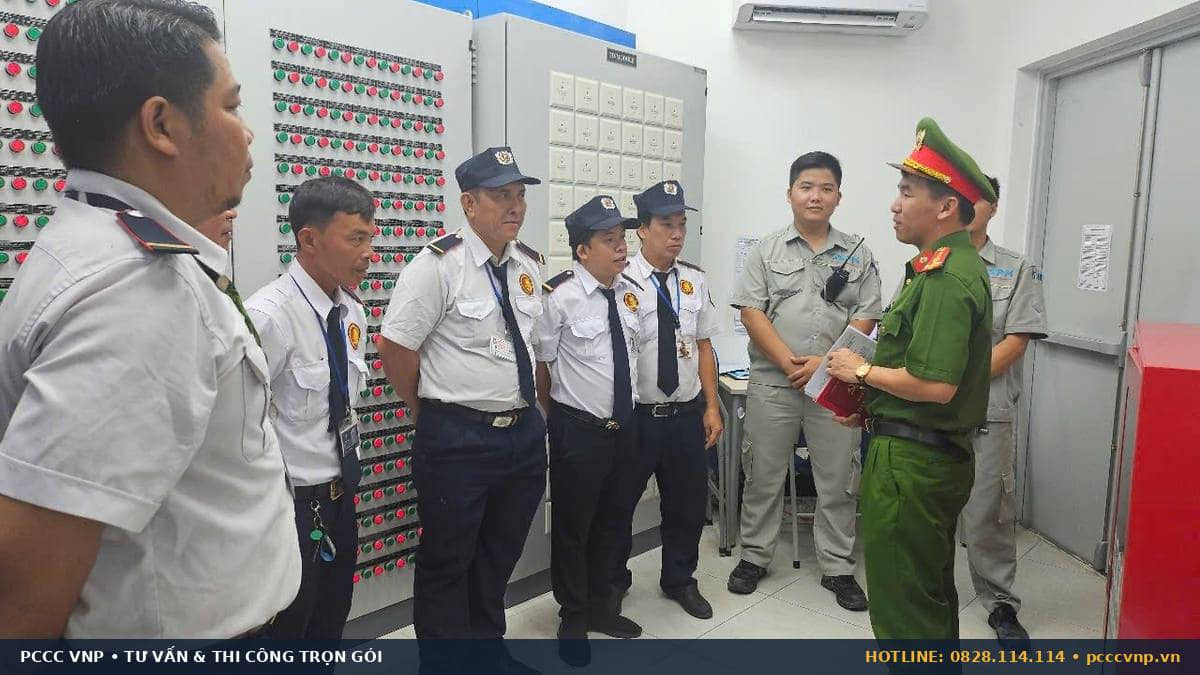 Lỗi phổ biến xếp hàng hóa che chắn cửa và hành lang thoát nạn
