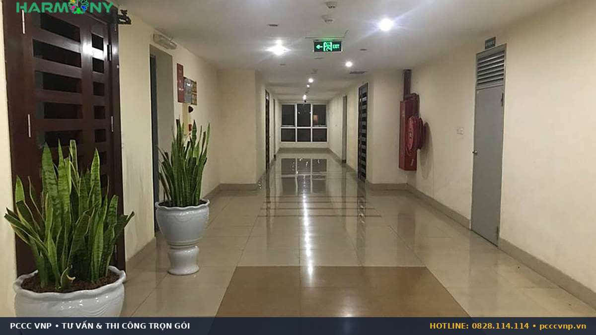 Quy định về lối thoát nạn, đèn exit, chiếu sáng sự cố Buồng thang bộ thoát hiểm tạo áp ngăn khói độc tòa nhà