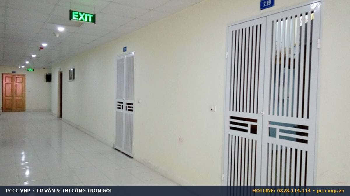 Quy định về lối thoát nạn, đèn exit, chiếu sáng sự cố Đèn chiếu sáng sự cố khẩn cấp tự động kích hoạt khi mất điện
