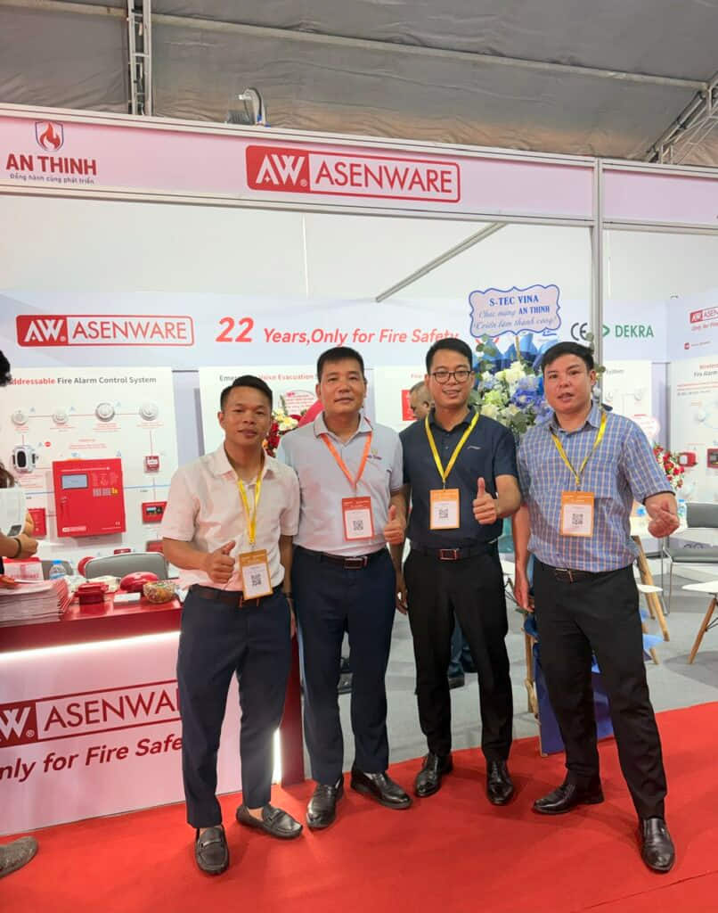 Đại diện VNP tìm hiểu giải pháp báo cháy tại triển lãm PCCC
