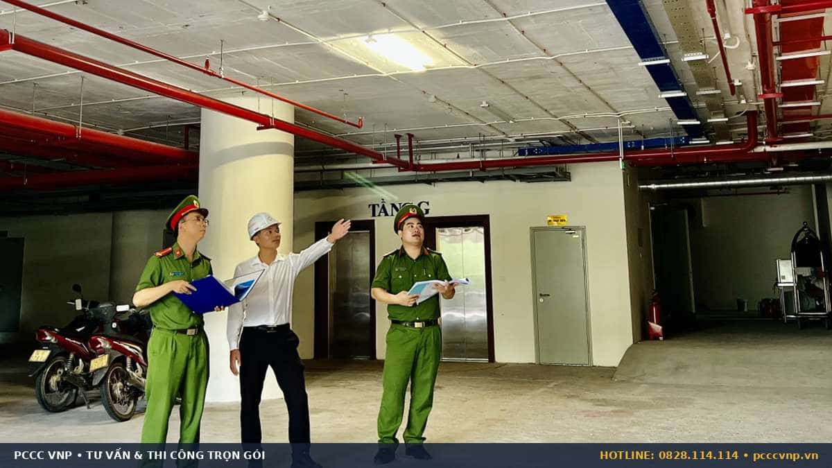 Khi nào cần nghiệm thu hoặc kiểm tra an toàn PCCC Đo kiểm tra áp suất gió tạo áp buồng thang bộ khi nghiệm thu