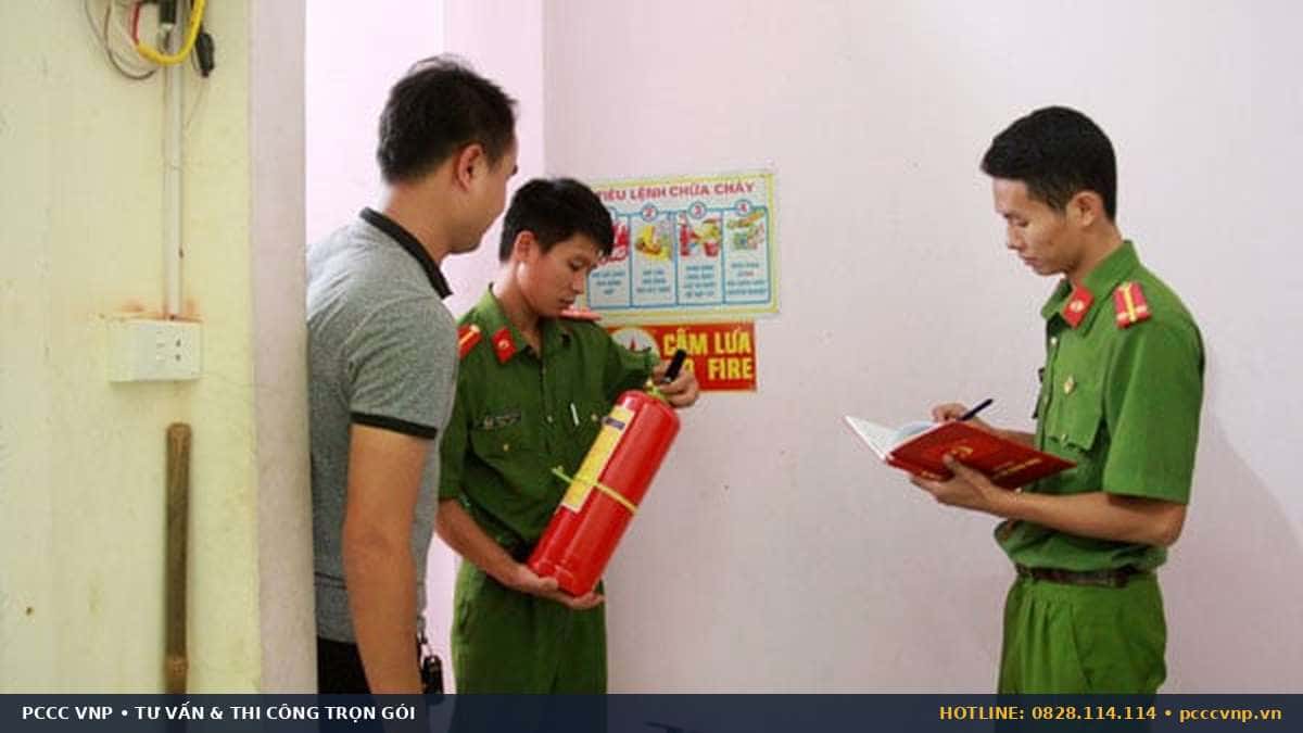 Mức phạt thường gặp khi vi phạm quy định PCCC Đoàn kiểm tra lập biên bản xử phạt vi phạm quy định PCCC