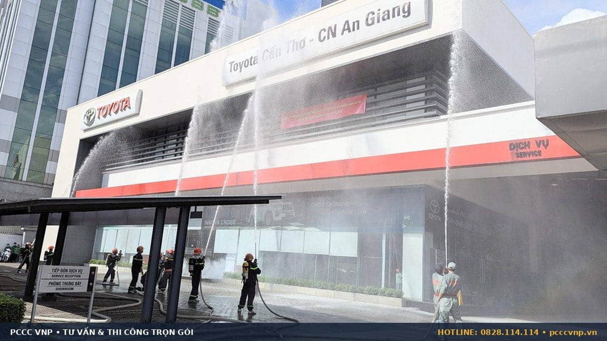 Diễn tập phun nước chữa cháy tại nhà xưởng Việt Nam