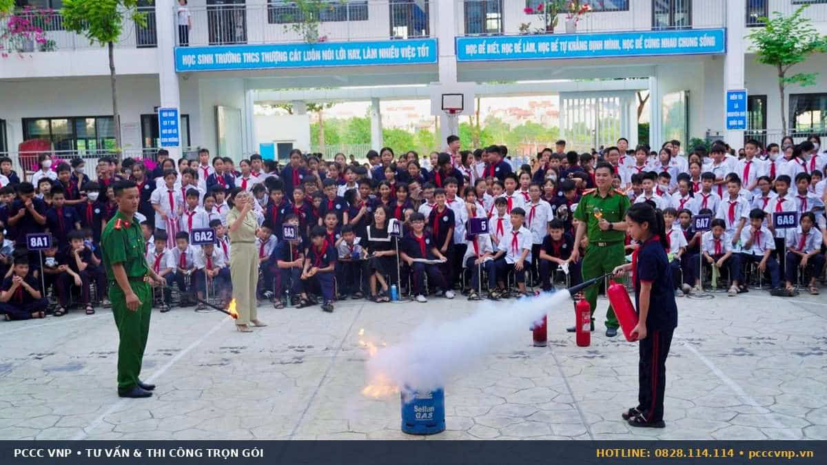 Tuyên truyền và thực hành PCCC tại trường THCS
