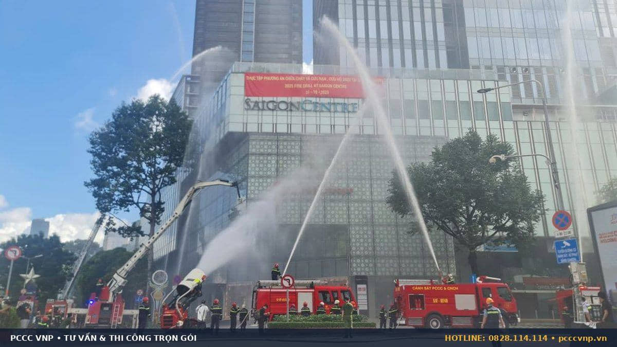 Diễn tập chữa cháy tại Saigon Centre